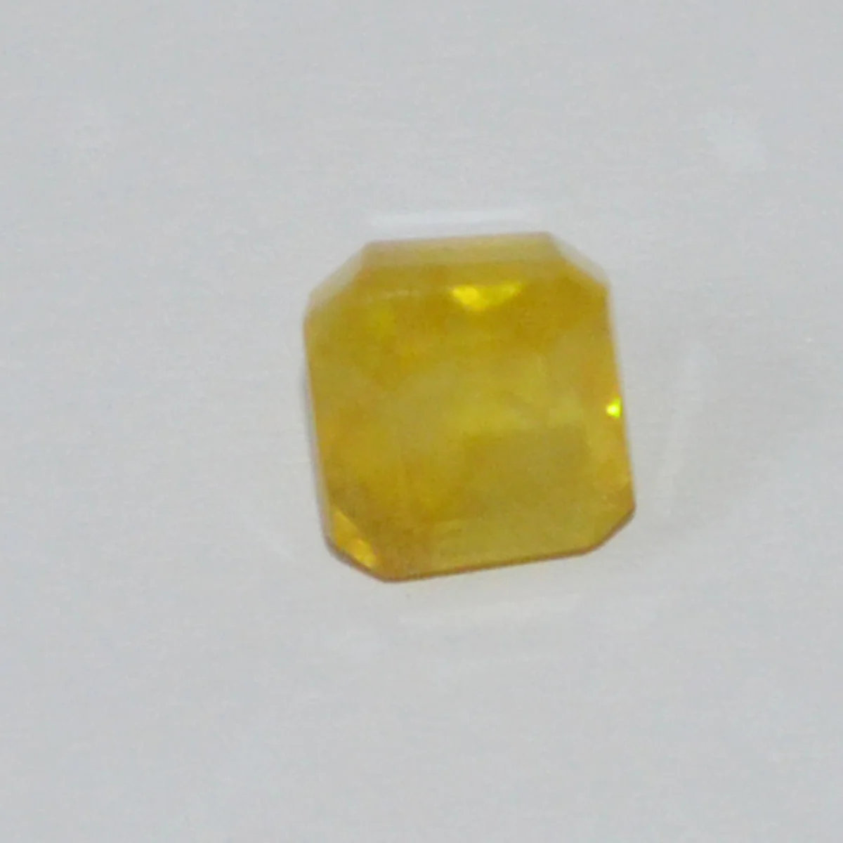 YELLOW SAPPHIRE 5.72 Ct